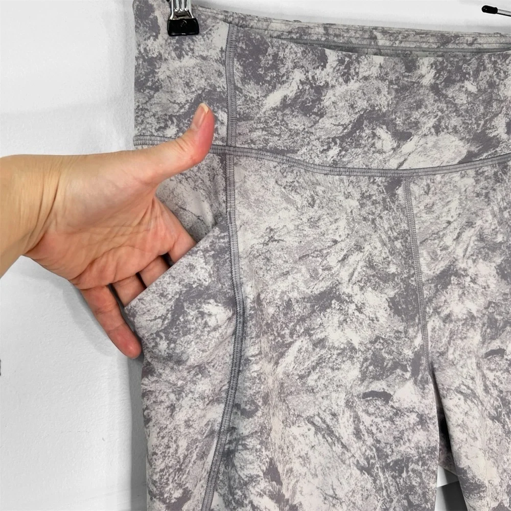 Lululemon Time to Sweat Crop 23